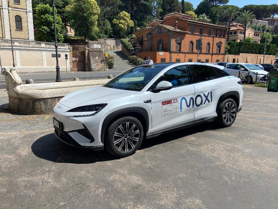 Maxi Mobility raccoglie 1,2M€ per accelerare la transizione elettrica di taxi e flotte urbane